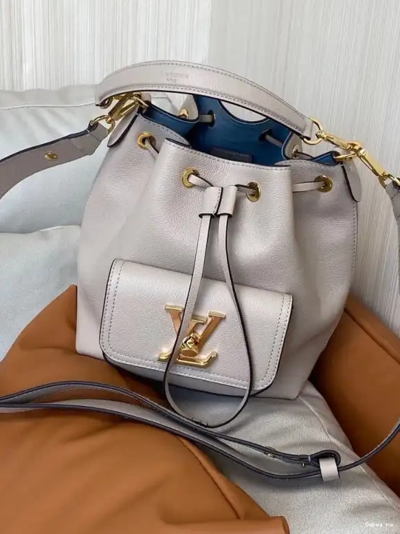 LOCKME LOUIS BUCKET VUITTON 0626